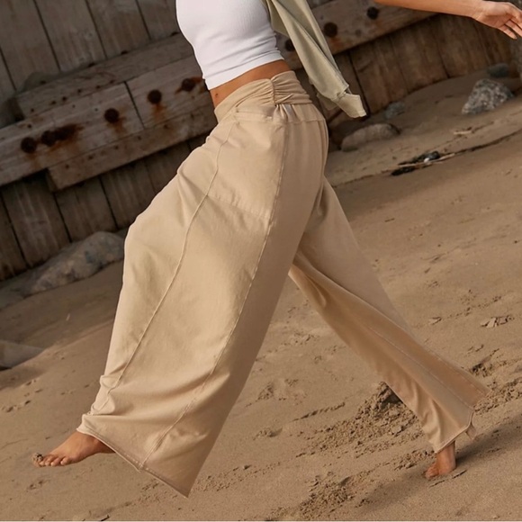 🔴 JUST IN 🔴 Free People Happiness Runs Crop Tops Size M/L & Hot Shot Pants NWT - Picture 6 of 15